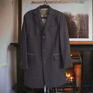 JOS A BANK RESERVE TOPCOAT, Size 38 Short, Navy Blue w/ Brown Trim NWOT